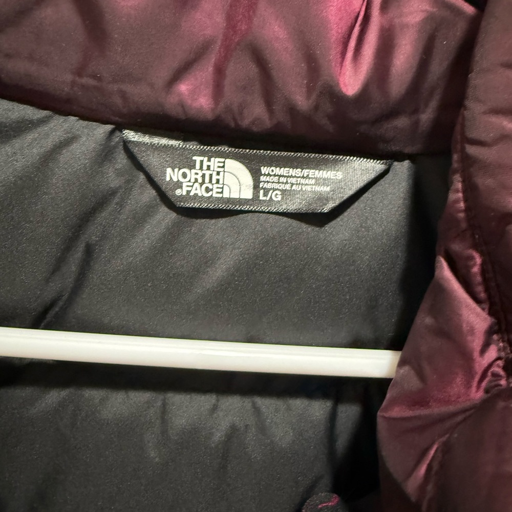 The North Face Women's burgundy/plum Puffer Jacket, Lg - Picture 2 of 10